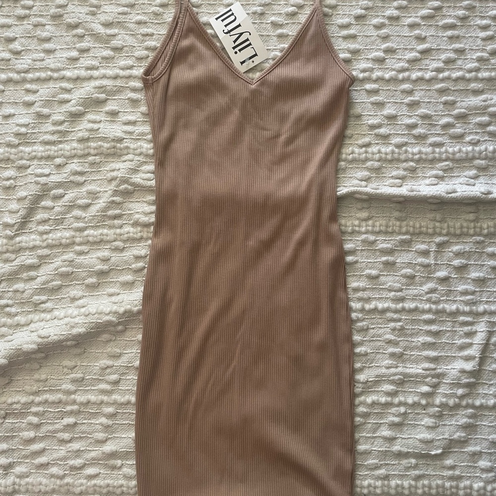 Ribbed V-Neck Midi Dress in Taupe